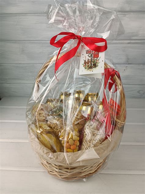 Корзина с закусками к пиву - Съедобные букеты