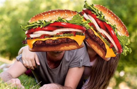 Burger King transforma casais fake de anúncios em descontos de verdade