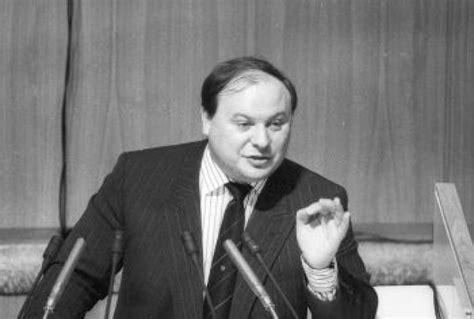 Гайдар Егор Тимурович - биография, личная жизнь и цитаты