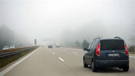 Nebel Kann Auf Stra En Zur Gefahr Werden So Verhalten Sich Autofahrer