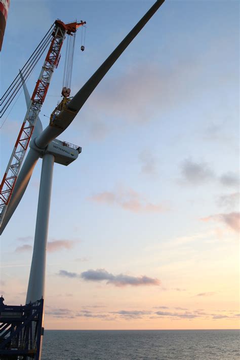 First Turbine Installed At Vattenfalls Offshore Wind Farm Horns Rev