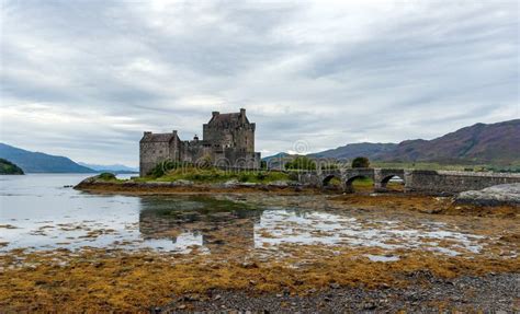 Eilean Donan Slott, Skotska Högländerna, Skottland, UK Fotografering ...