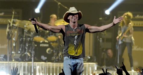 Nope Kenny Chesney Isnt Gay Not That Its Any Of Our Business