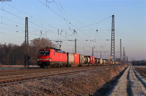 Mit Einem Schiebewandwagenzug Am Haken Rollte Am Durch