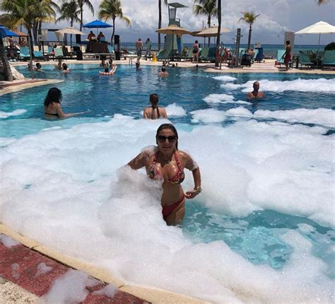 Helhue Sukni presume sus soñadas vacaciones en bikini desde México Redes Sociales Página