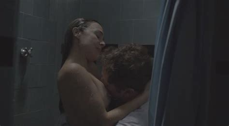 Naked Gabriela Duarte in Ninguém ama ninguém Por mais de dois anos