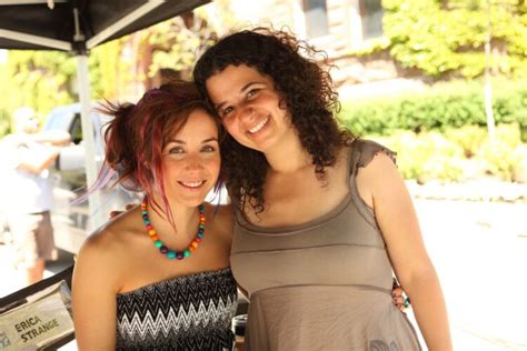 5 Hot Sexy Erin Karpluk Bikini Pics