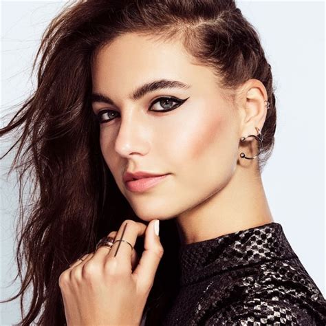 Tarafını Seç Harikalar Diyarı Makyajı x Doğala Dönüş Aydınlık Nude Makyaj