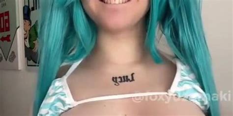 Sexy Cosplayer Girl Fucks Pussy With A Dildo Tnaflix