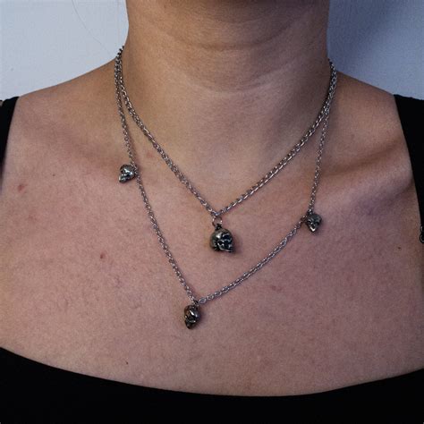 Цепочка двойная с малыми и большим Черепами на шею - купить с доставкой ...