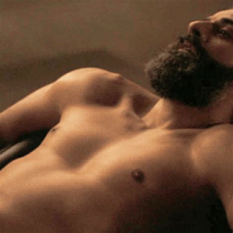 Oscar Isaac Jokes He Had An Army Of Fluffers For Nude Scene Cocktails Cocktalk