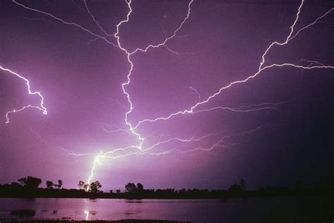 🔥 [72+] Lightning Bolt Wallpapers | WallpaperSafari