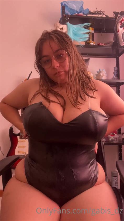 Gabis Dz Squeezing And Bouncing Her Huge Tits Cnn Amador