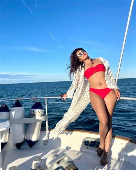 Priyanka Chopra Bikini And Barefoot On A Yacht 6 Photos The Fappening