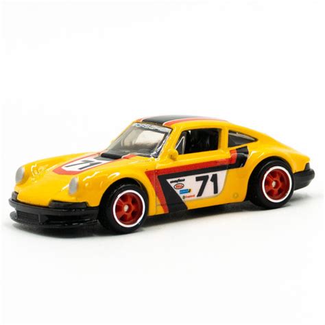 Машинки Hot Wheels Premium Exotic Envy 71 Porsche 911 FPY86 купить с доставкой по выгодным