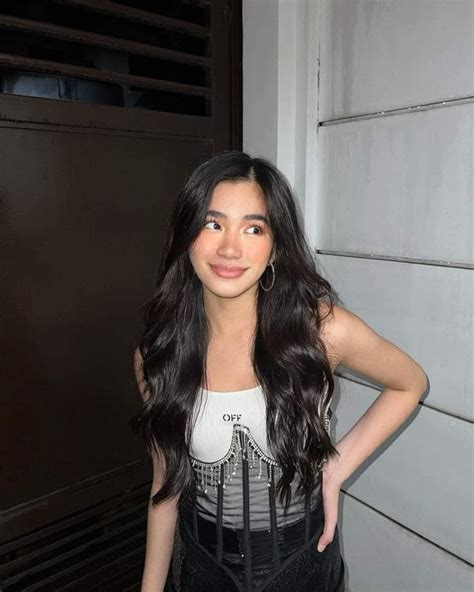 Bini Bini Aiah In 2024 Fake Photo Short Hair Pretty Brunette Tiktok Style