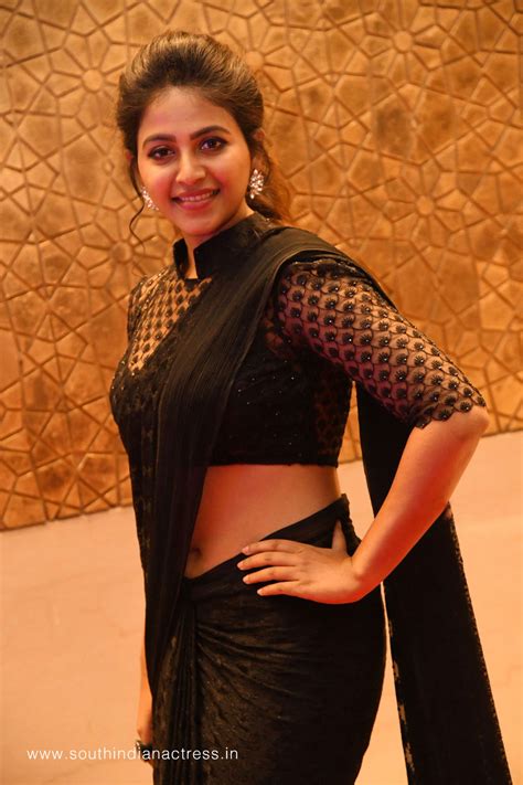 Anjali Hot Navel Show In Saree