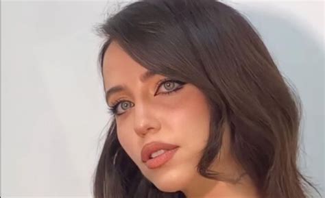 Дорофєєва знялася зі срібним каффом для носа у вбранні з нової колекції ...