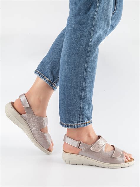 Сандалии женские FOOTWELL