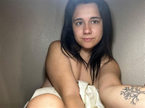 Onecover Amateur Mix Dont Tell But Im Naked Under The Sheet Porn Pic