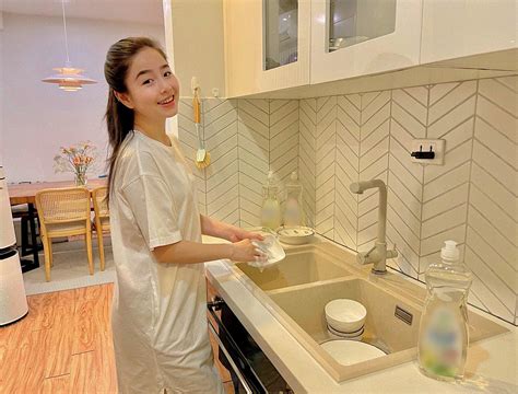 Hot mom Nam Thương mang thai lần 2