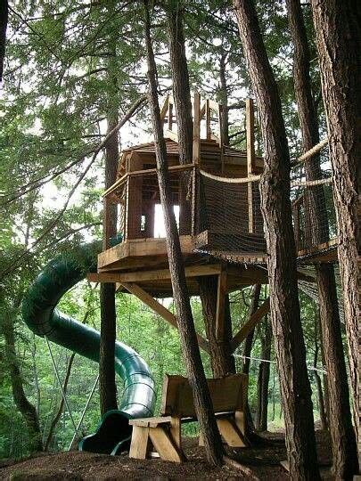 Treehouse with a slide | Tree house diy, Cool tree houses, Tree house