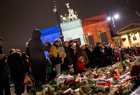 Livestream: Ganz Europa schweigt in Gedenken an die Opfer von Paris - B