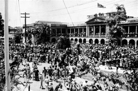 Губернатор Британской Гвианы зачитывает новость о безоговорочной ...