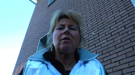 deutsche blonde milf anita lehrt ihr vollbusiges blondes schätzchen wie man einem sexuellen