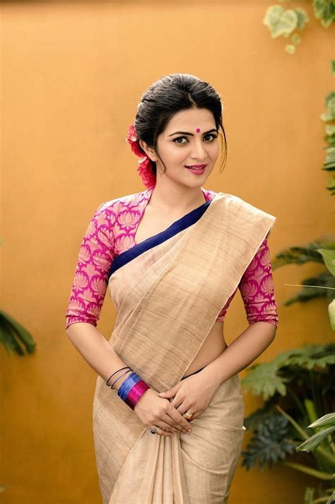 Dhivyadharshini Hot Photos Vijay Tv DD Bold Dazzling Hot Images