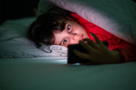 Bildschirmzeit vor dem Schlafengehen bedeutet nicht unbedingt
