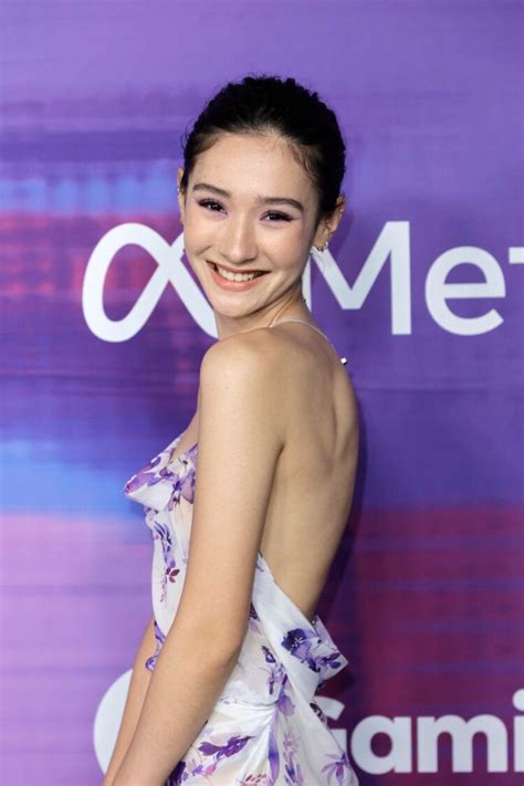 6 Hot Sexy Minnie Mills Bikini Pics