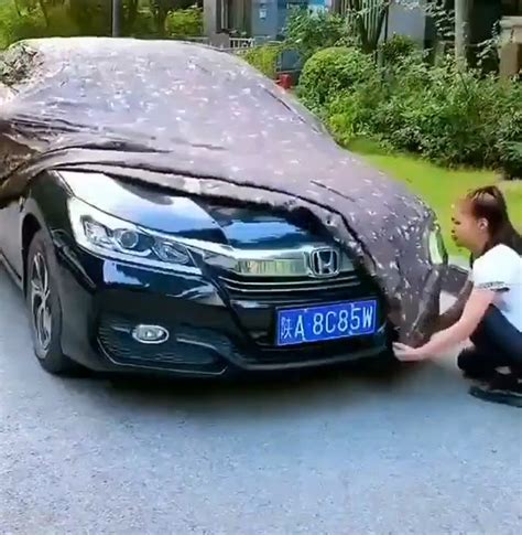 This Nifty Car Cover Automatically Retracts Itself, and Hides In Your Trunk