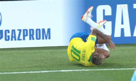 Insolite Brésil 15 roulades de Neymar en 20 secondes Coupe du