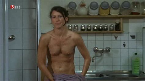 Naked Maria Köstlinger in Oben ohne