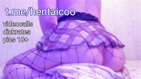 Horny Girl Chevauche Un Oreiller Montrant Ses Seins Pornhub