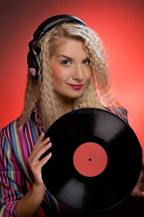 388 Photos De Fille Blonde Du Dj Dans Le Club Photos De Stock