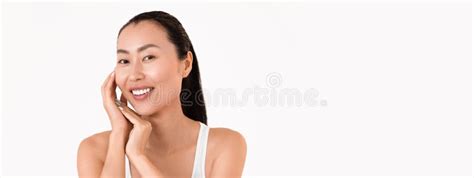 Sensuelle Belle Asiatique Mature Pose Topless Sur Fond Studio Image Stock Image Du Verticale