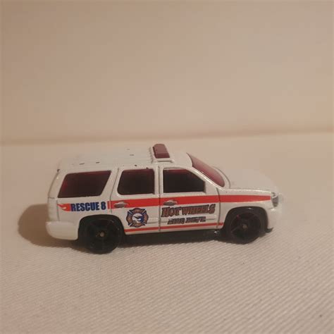 Se produkter som liknar Hot Wheels Chevy Tahoe Rescu på Tradera