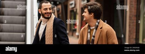 Homme gay noir Banque de photographies et dimages à haute résolution Alamy