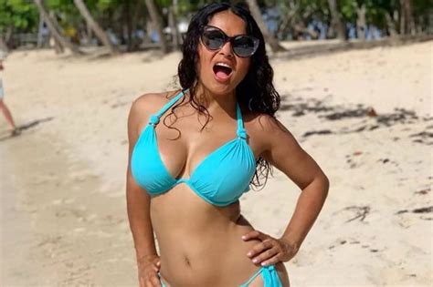 Al Natural Y Orgullosa De Su Edad Salma Hayek Sorprende Al Mundo Con Su Bikini En Las
