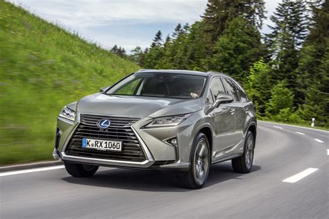 Lexus RX 450h L: Sieben auf einen Streich