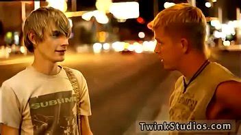 Papá película de sexo gay xxx Kayden Daniels y Preston Andrews están de visita XVIDEOS