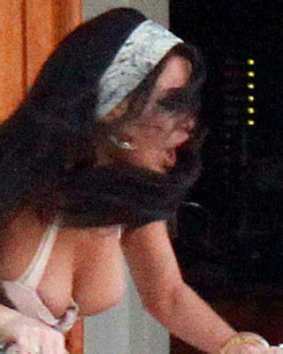 Lindsay Lohan Boob Slip And Huge Boobs Paparazzi Photos Porn Pictures XXX Photos Sex Images