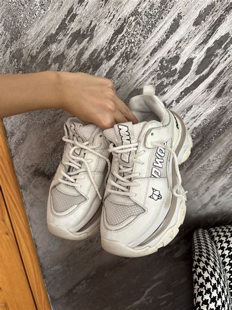 Обувки на марката NAKED WOLFE В перфектно състояние в бял цвят гр