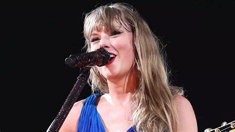 Tvshowbiz Taylor Swift Suffers Wardrobe Malfunction Mid Concert In Sweden Dailymail Head Topics