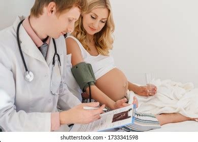 6 Hundred Naked Male Doctors Patients Royalty Free Images Stock Photos Pictures Shutterstock