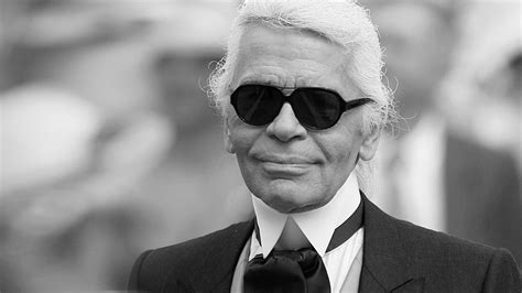 Karl Lagerfeld: Der legendäre Modezar mit Zopf und Spleens | NDR.de ...