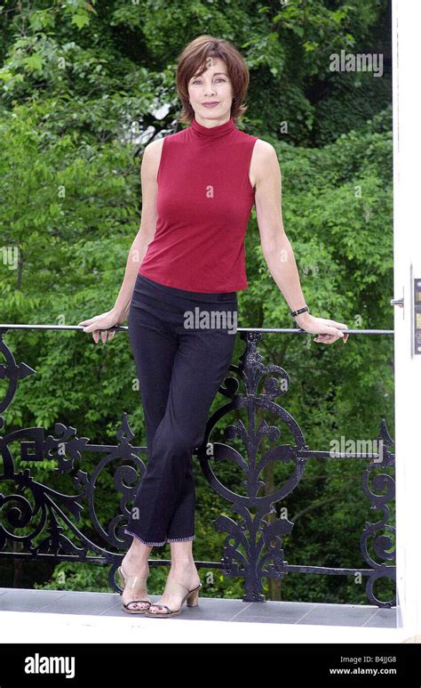 Anne Archer En Bikini