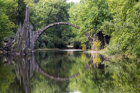 Rakotzbr Cke Ber Den Rakotzsee Im Bild Kaufen Lookphotos